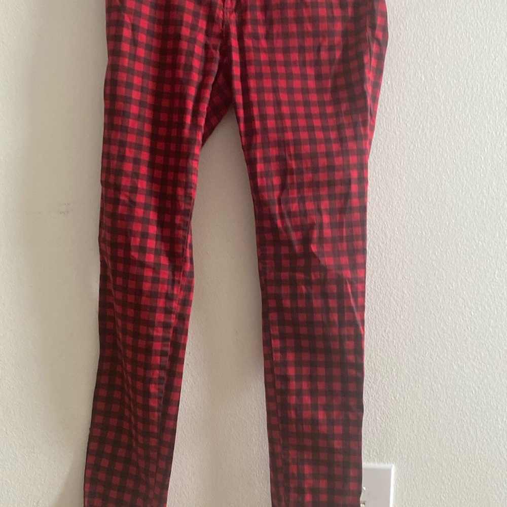 Forever 21 woman skinny pants with leg zipper and back pockets size 7 color red